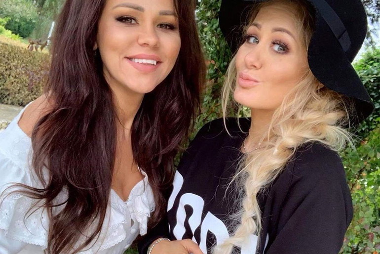 Sylwia Bomba i Ewa Mrozowska w Usterce