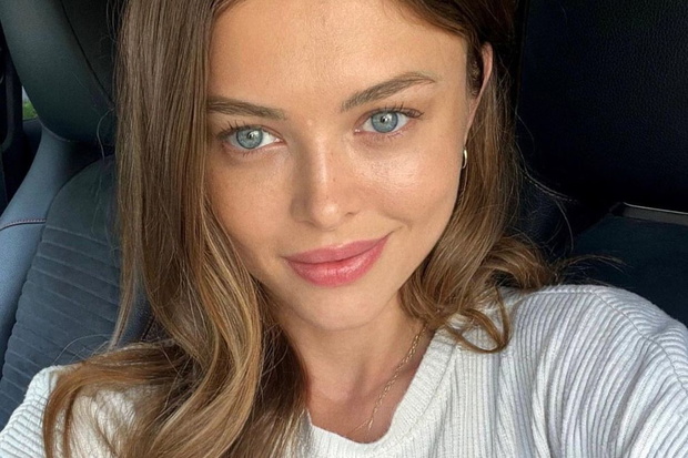 Joanna Opozda odsłania figurę w bikini