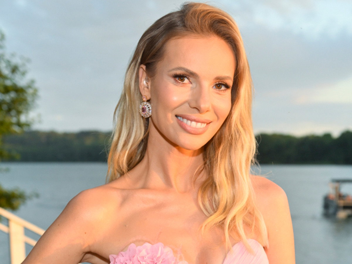 Izabela Janachowska w różowych kreacjach na Festiwalu Weselnych Przebojów po wyjściu ze szpitala