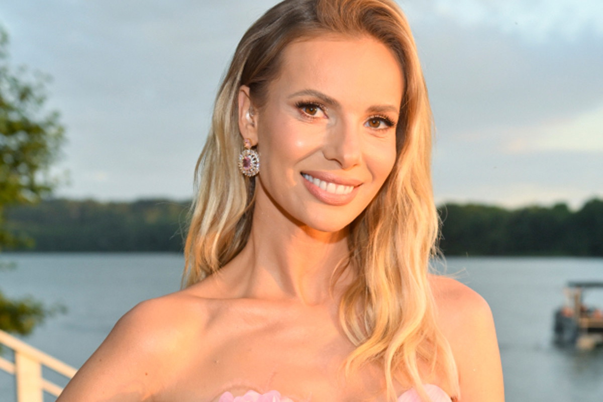 Izabela Janachowska w różowych kreacjach na Festiwalu Weselnych Przebojów po wyjściu ze szpitala