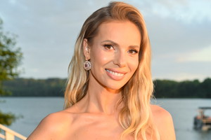 Izabela Janachowska w różowych kreacjach na Festiwalu Weselnych Przebojów po wyjściu ze szpitala