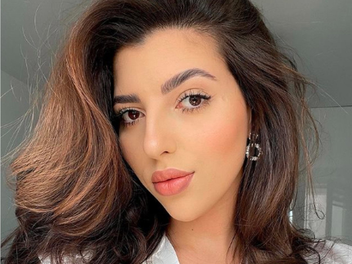 Hotel Paradise - Luiza w modnej bluzce z Sinsay. Ten model to hit Instagrama