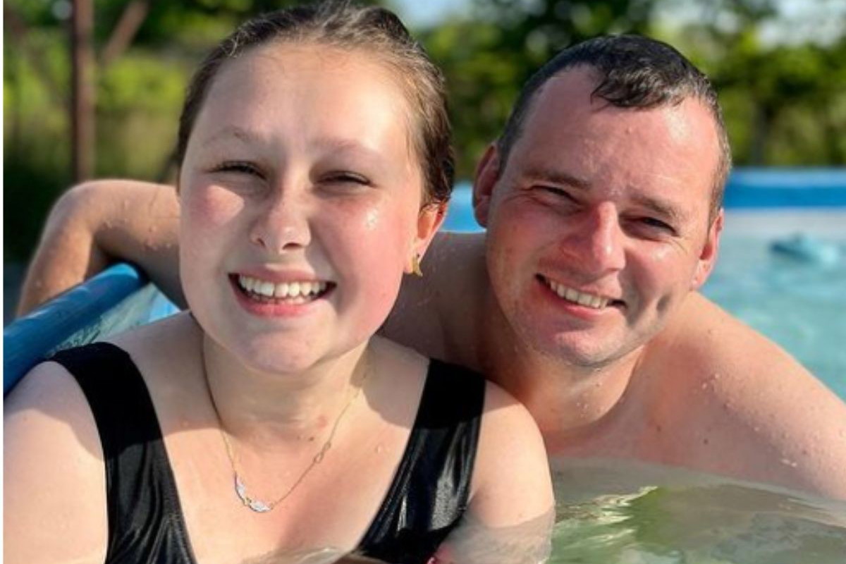 Ślub od pierwszego wejrzenia Paweł w namiętnym pocałunku z żoną