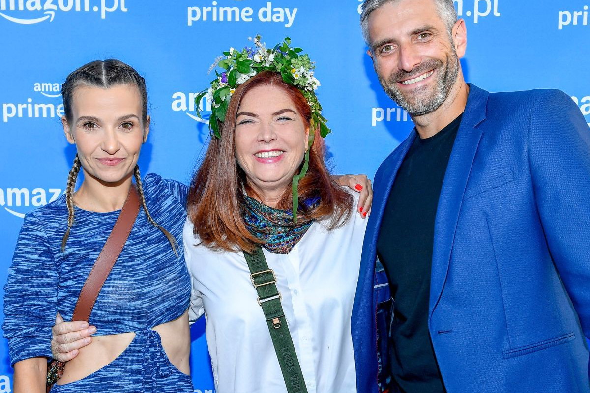 Joanna Koroniewska i Katarzyna Dowbor pozują z Maciejem Dowborem