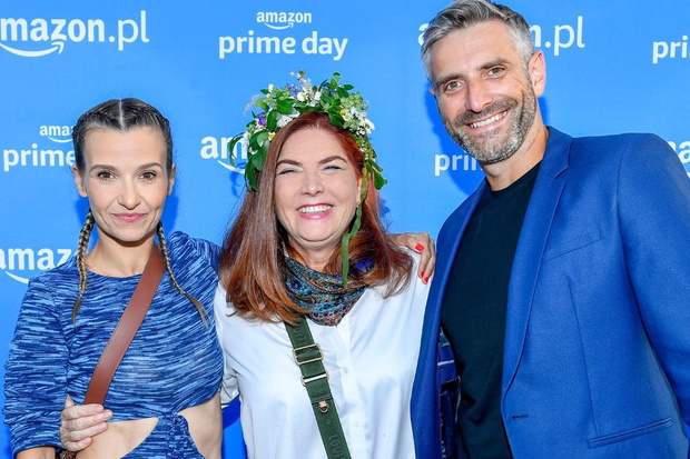 Joanna Koroniewska i Katarzyna Dowbor pozują z Maciejem Dowborem
