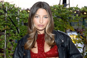 Julia Wieniawa na urodzinach Glamour