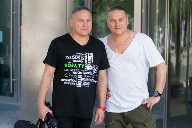 Golec uOrkiestra przed studiem DDTVN