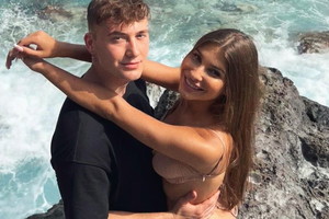 Hotel Paradise jak się czują Eliza i Jay