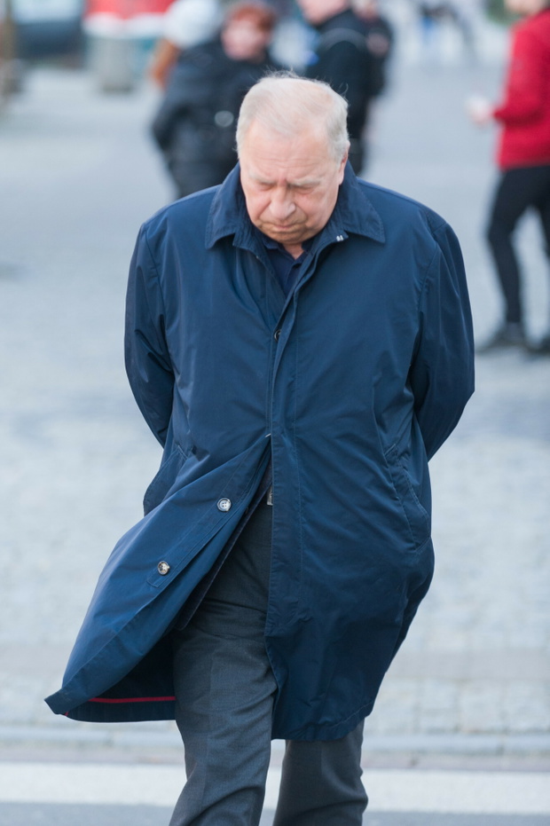Jerzy Stuhr na wiosennym spacerze
