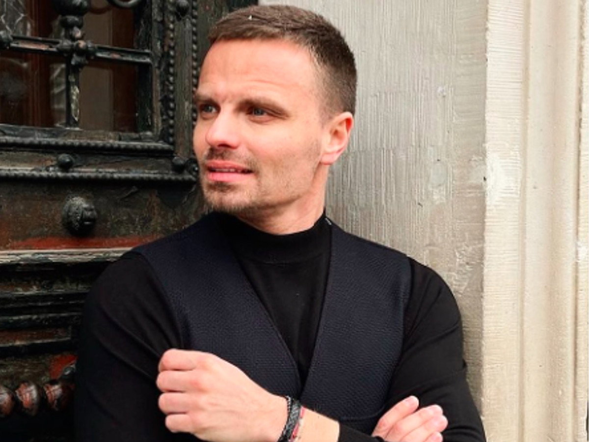 Marcin Hakiel w końcu pokazał twarz partnerki. Tak spędzają czas z córkami.