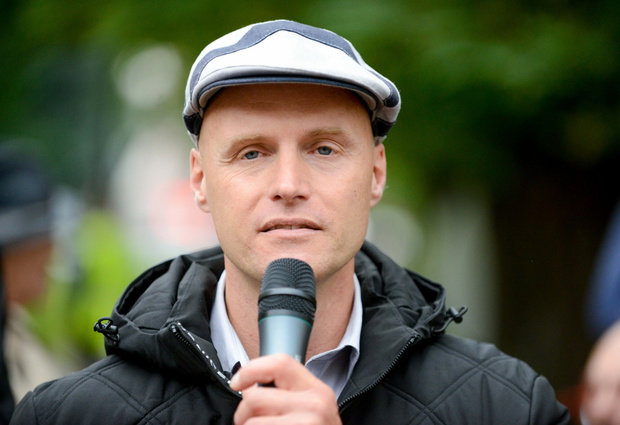 Krzysztof Igor Krawczyk na planie teledysku Tato