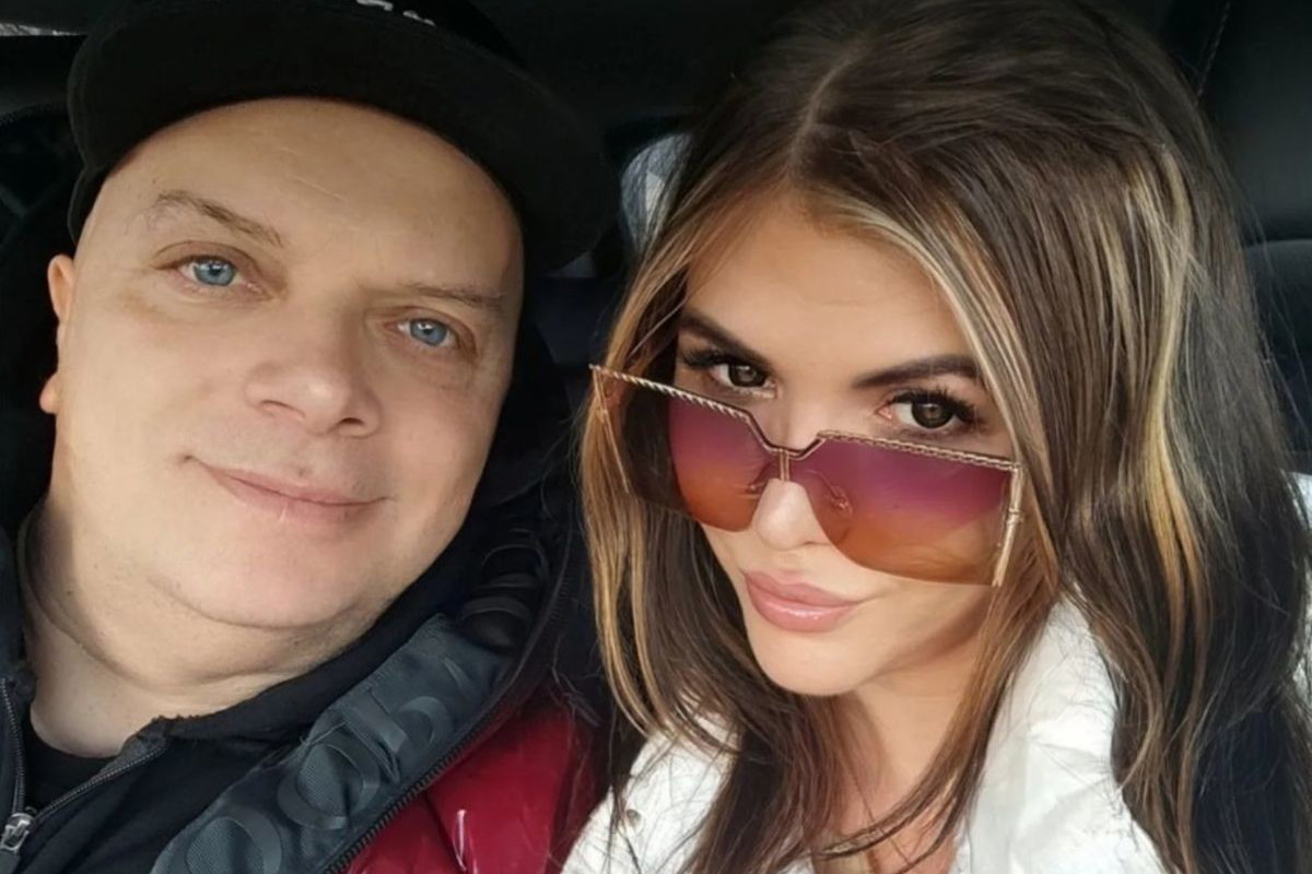 Krzysztof Skiba z partnerką urodziny 00