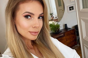 Izabela Janachowska w rozpuszczonych włosach