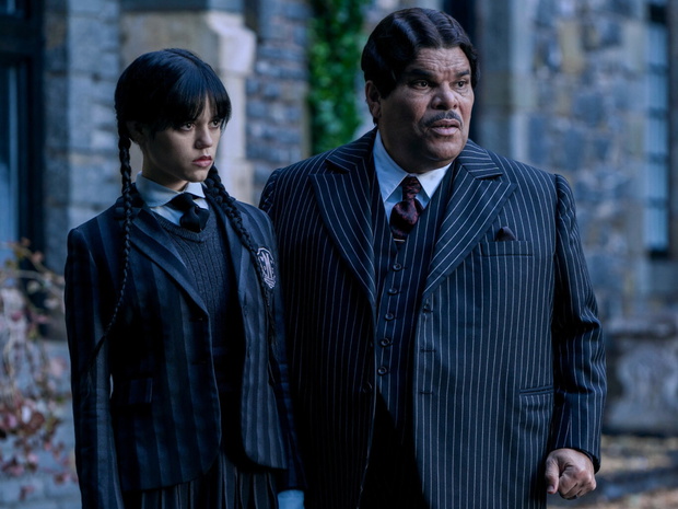 Wednesday: Wednesday i Gomez Addams - Jenna Ortega i Luis Guzman