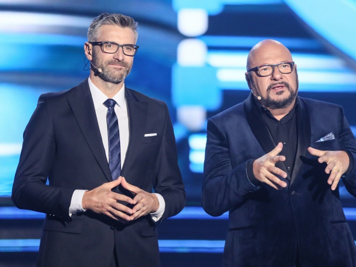 Maciej Dowbor i Piotr Gąsowski na planie Twoja Twarz Brzmi Znajomo