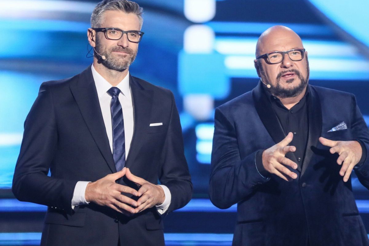 Maciej Dowbor i Piotr Gąsowski na planie Twoja Twarz Brzmi Znajomo