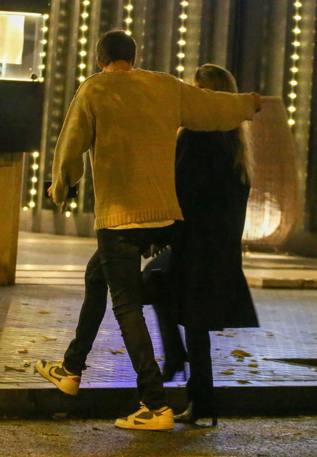 Gerard Pique i Clara Chia ?wi?tuj? rocznic?