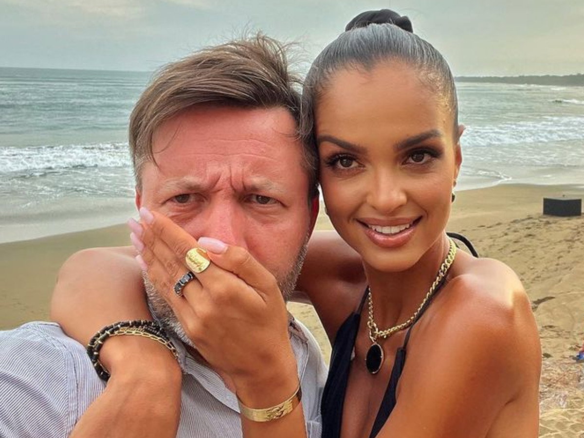 Pan Lektor z Hotelu Paradise  już nie ukrywa twarzy