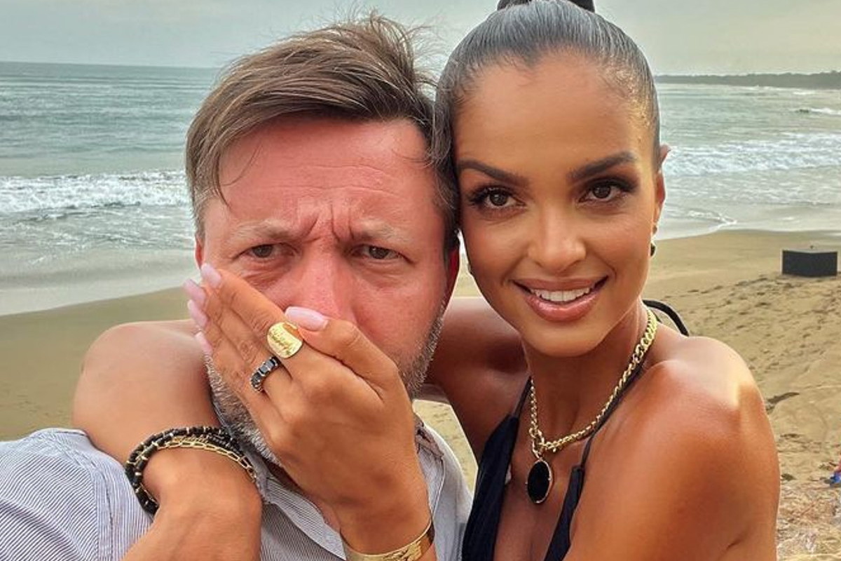Pan Lektor z Hotelu Paradise już nie ukrywa twarzy