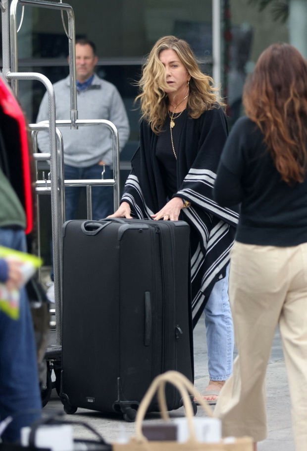 Jennifer Aniston i Jason Bateman ?egnaj? si? na lotnisku