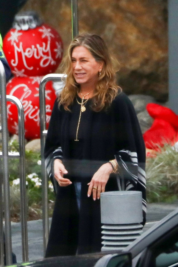 Jennifer Aniston i Jason Bateman ?egnaj? si? na lotnisku