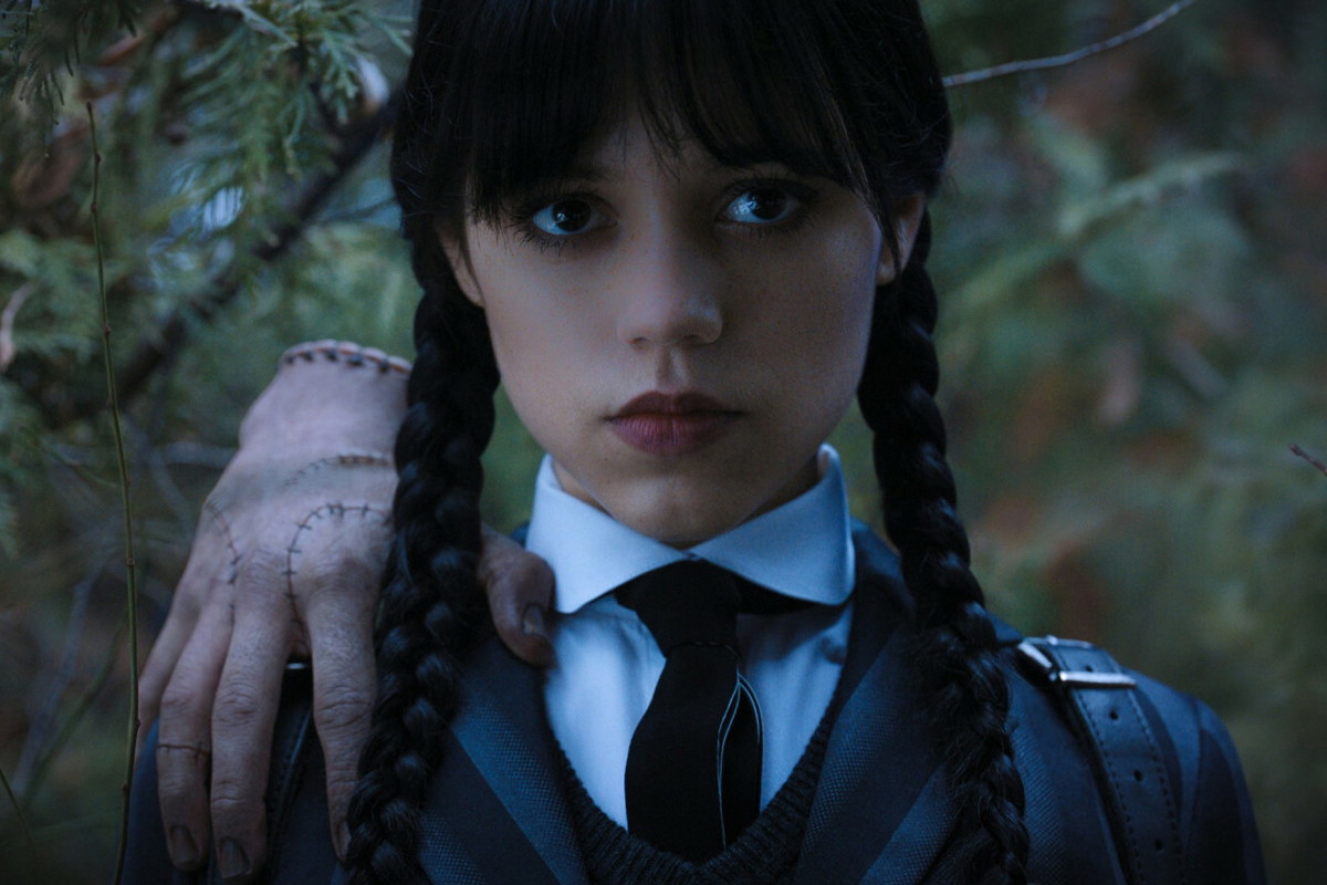 Netflix - Wednesday - Jenna Ortega i rączka