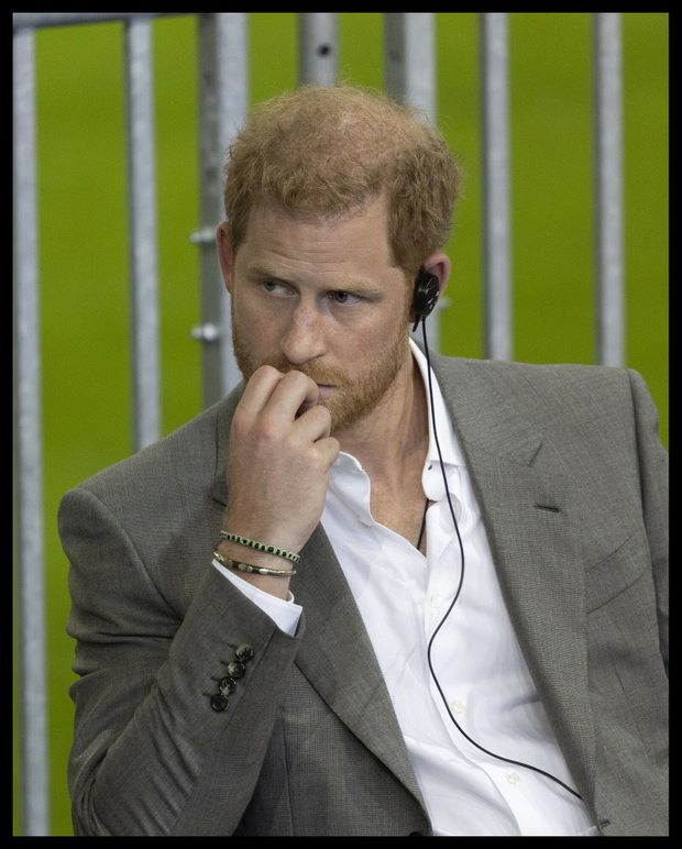 Ksi??? Harry i Meghan Markle w Duesseldorfie