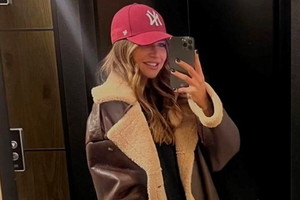 Anna Lewandowska w modnym płaszczu