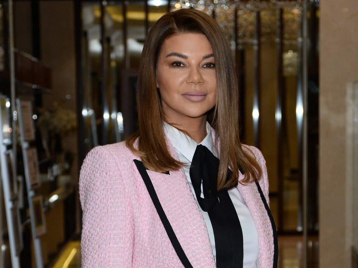 Edyta Górniak w różowej marynarce