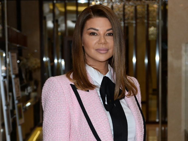 Edyta Górniak w różowej marynarce