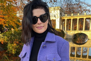 Katarzyna Cichopek w fioletowej kurtce