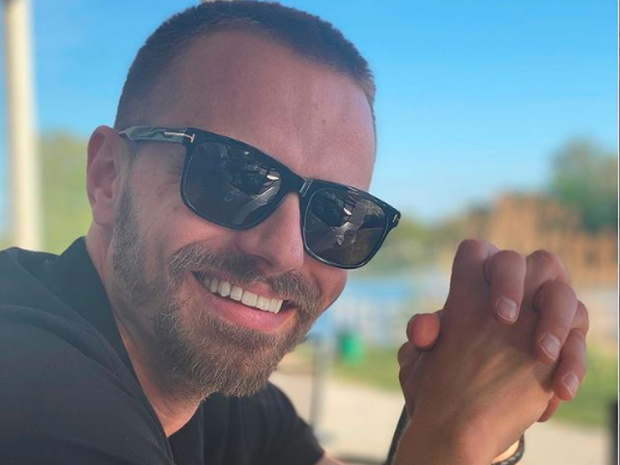 Marcin Hakiel na pierwszych wakacjach bez Katarzyny Cichopek. Nie jest sam