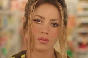 Shakira w teledysku Monotonia nawiązuje do rozstania z Gerardem Pique