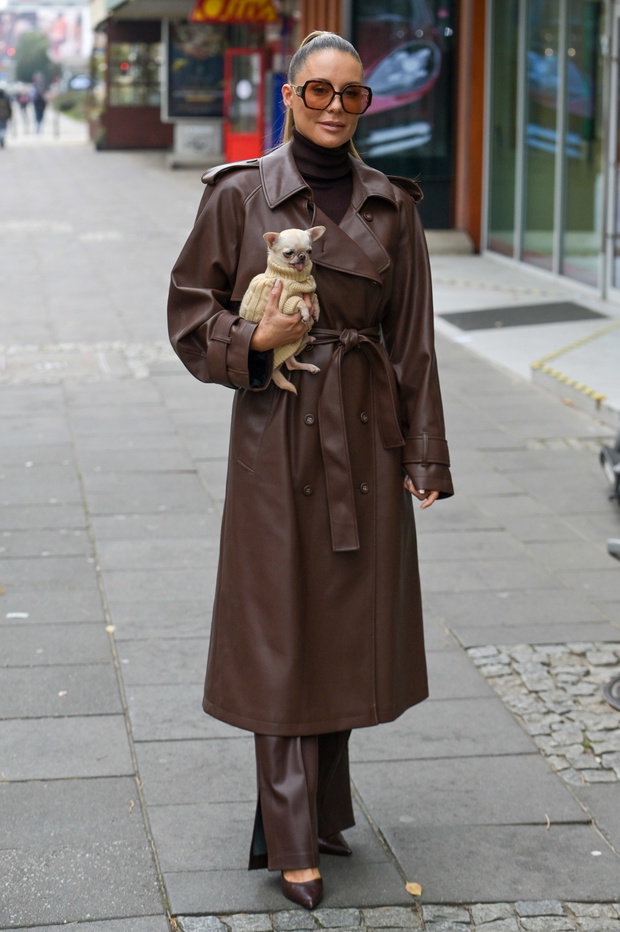 2022.10.15 WarszawaMalgorzata Rozenek z psemFOT WIN/AF EOS