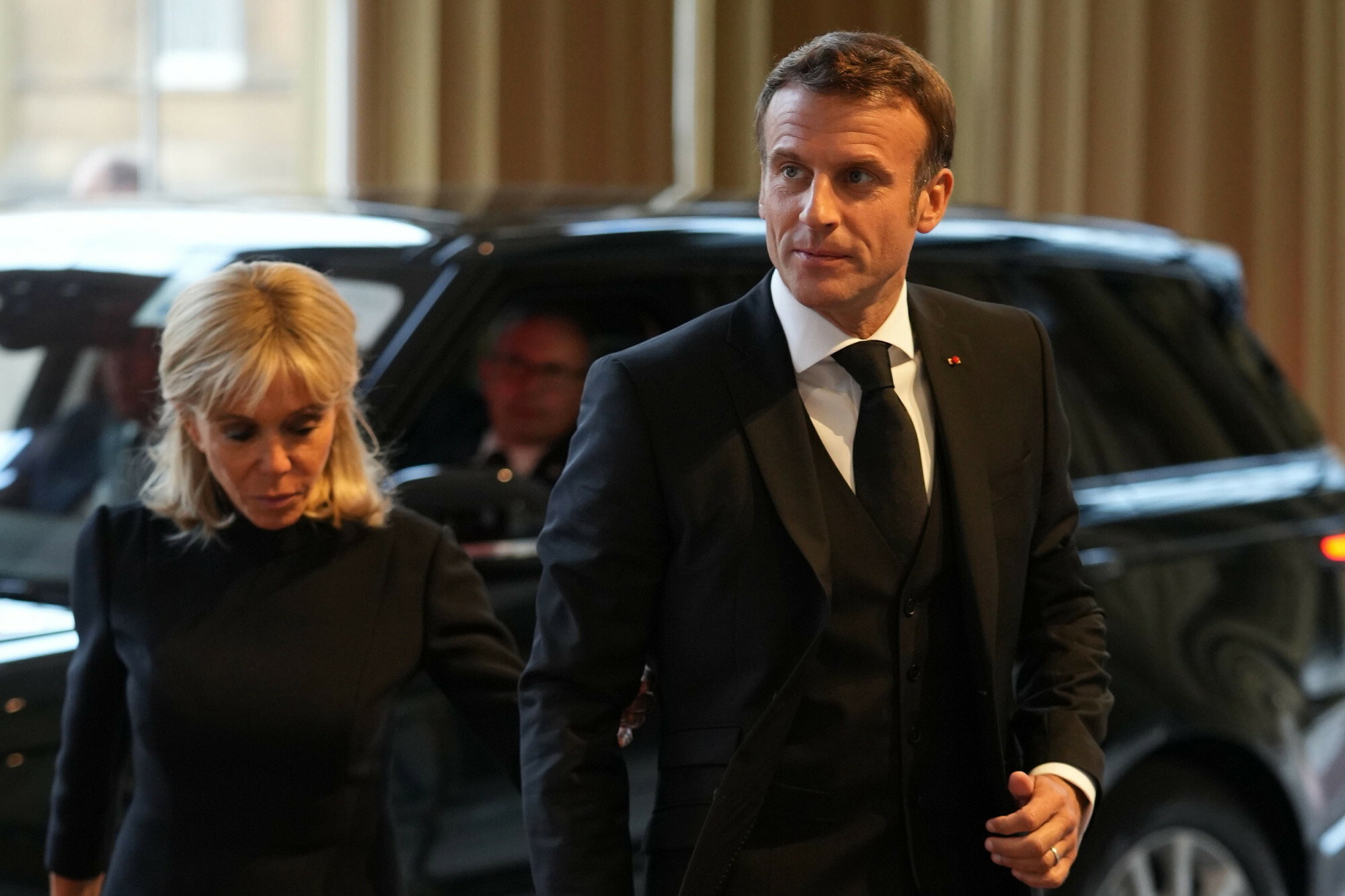 Emmanuel Macron zaliczył wpadkę przed pogrzebem Elżbiety II