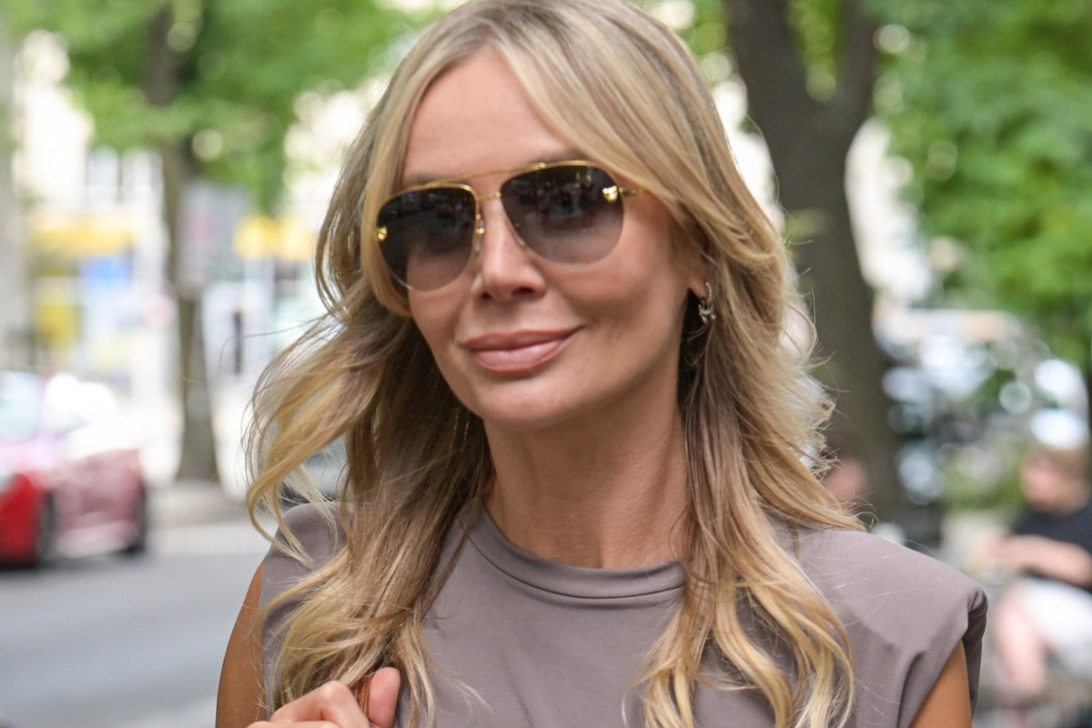 Agnieszka Woźniak-Starak w wymyślnych spodniach i zegarku za 60 tys. złotych. Nowe zdjęcia paparazzi