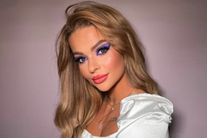 Hotel Paradise Dominika zdradza z kim utrzymuje kontakt
