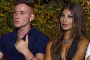 Hotel Paradise: Jak Jay i Eliza ukrywali swój związek?