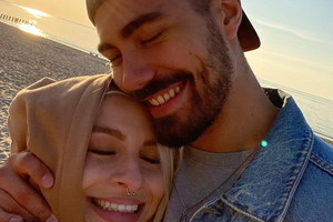 Laura i Kasper z Hotelu Paradise ogłaszają nowinę