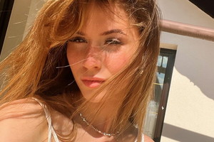 Roksana Węgiel w głęboko wyciętym bikini. Tak odważnego zdjęcia jeszcze nie pokazywała