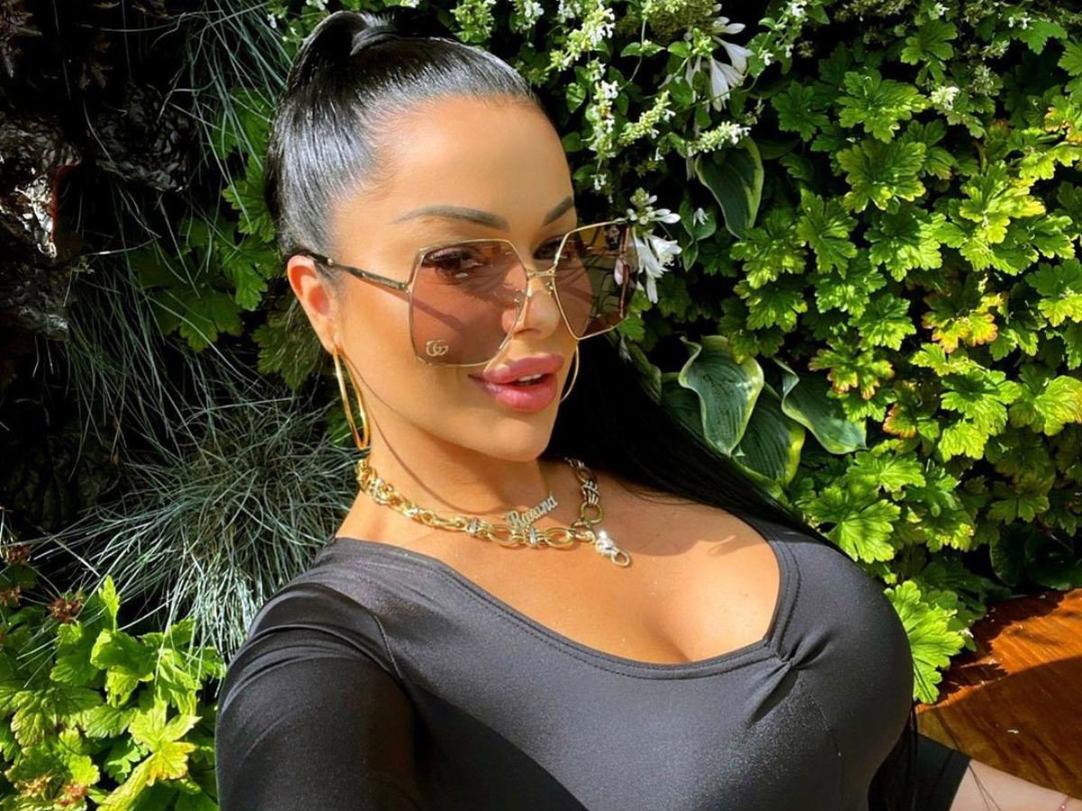 Love Island: Roksana zabawia się w towarzystwie gwiazdora "Królowych życia"