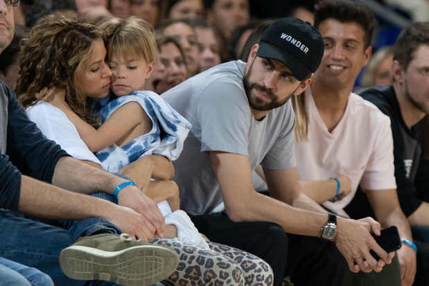 Shakira i Gerard Pique z synami na meczu koszykówki
