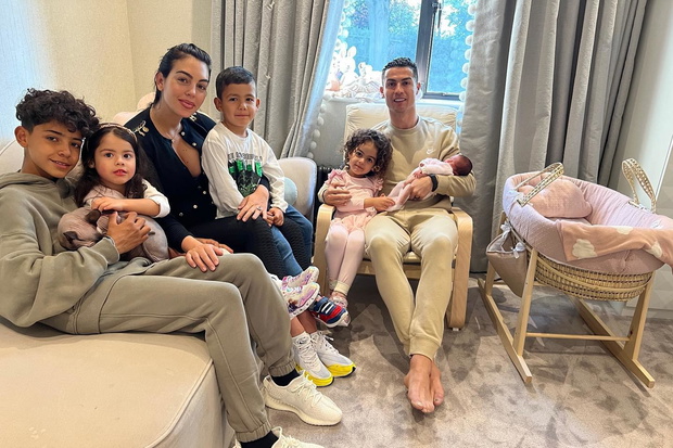 Cristiano Ronaldo pokazał pierwsze zdjęcie córki