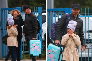 Marcin Hakiel odbiera dzieci ze szkoły - zdjęcia paparazzi
