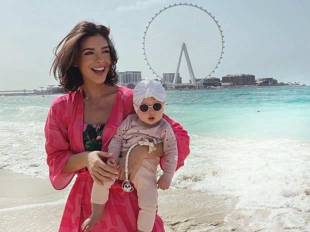 Klaudia Halejcio z córką w Dubaju