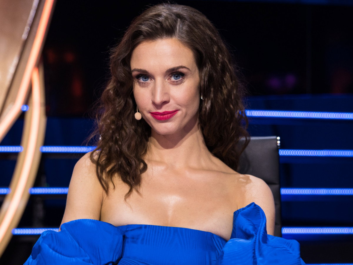 "Mask Singer": Fani oburzeni zachowaniem Julii Kamińskiej, wyzywają ją od idiotek. Odpowiedziała