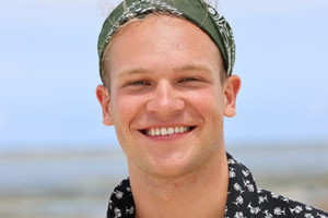 "Hotel Paradise 4": Miłosz pozuje z dzieckiem i wyznaje. "Tak, jestem tatą tego małego brzdąca"