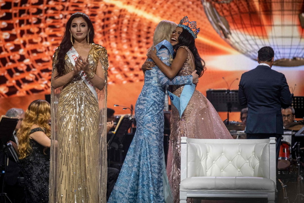 Karolina Bielawska zosta?a Miss World 2021
