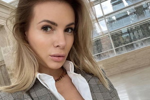 Izabela janachowska w marynarce w kratkę