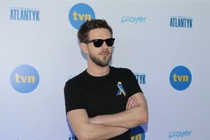 Antoni Królikowski na konferencji programu Przez Atlantyk w TVN